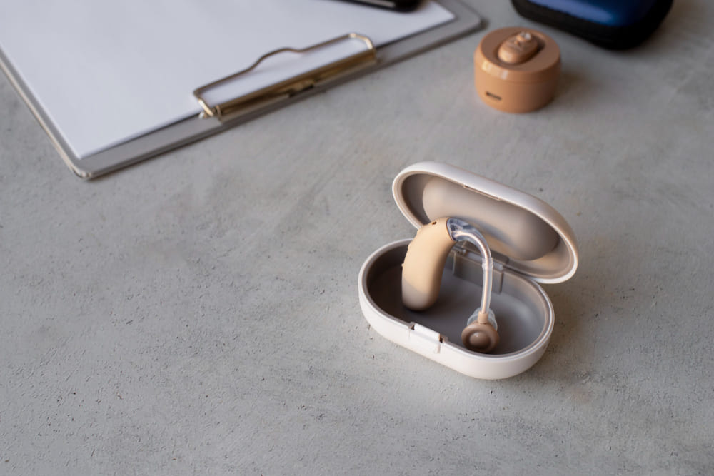 أيهما أفضل السماعات الطبية أم زراعة القوقعة؟