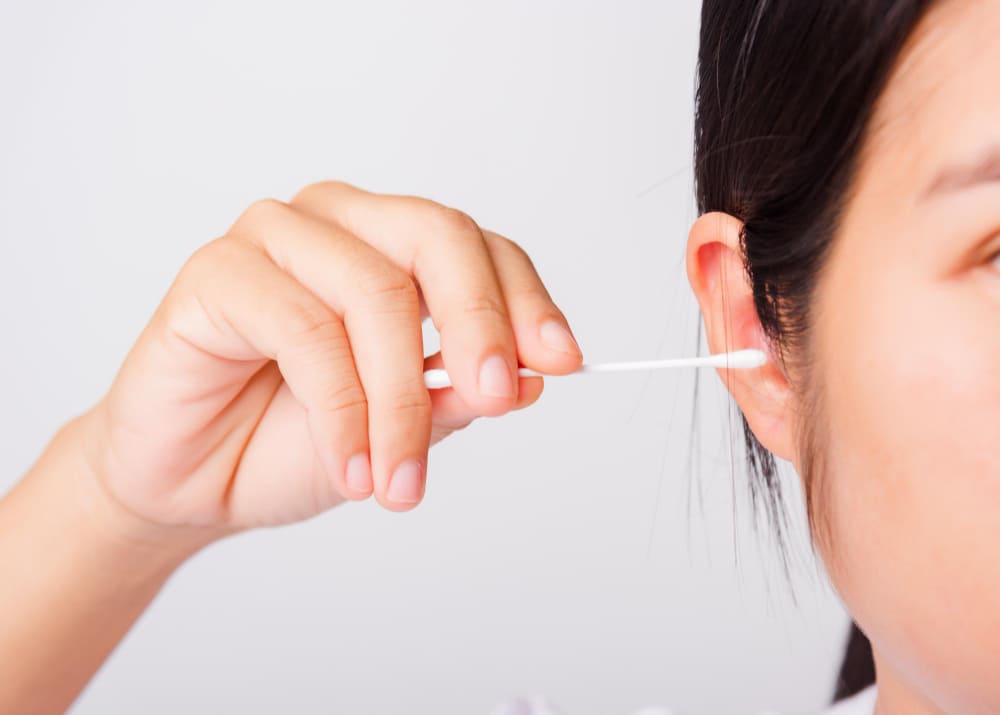 كيفية تنظيف الاذن من الشمع