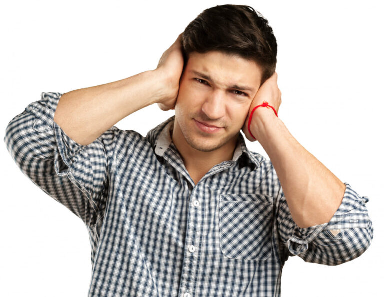 أسباب طنين الأذن المفاجئ