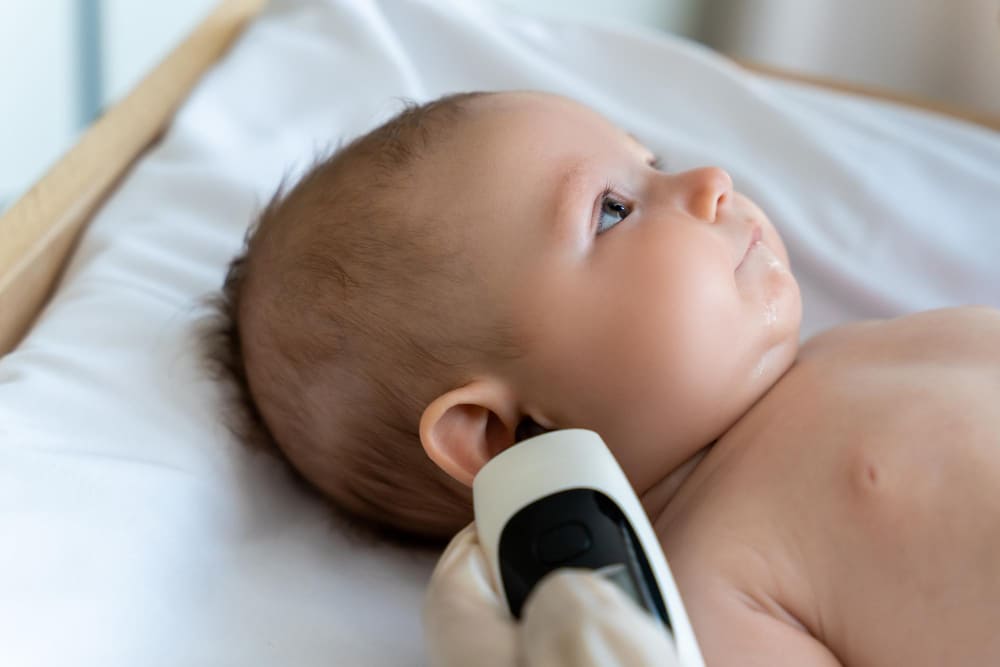  علامات ضعف السمع عند حديثي الولادة